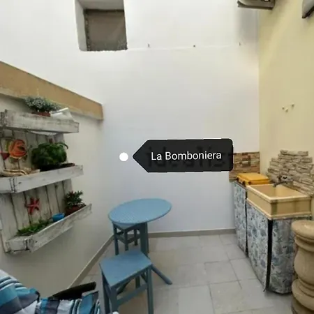 La Bomboniera *
